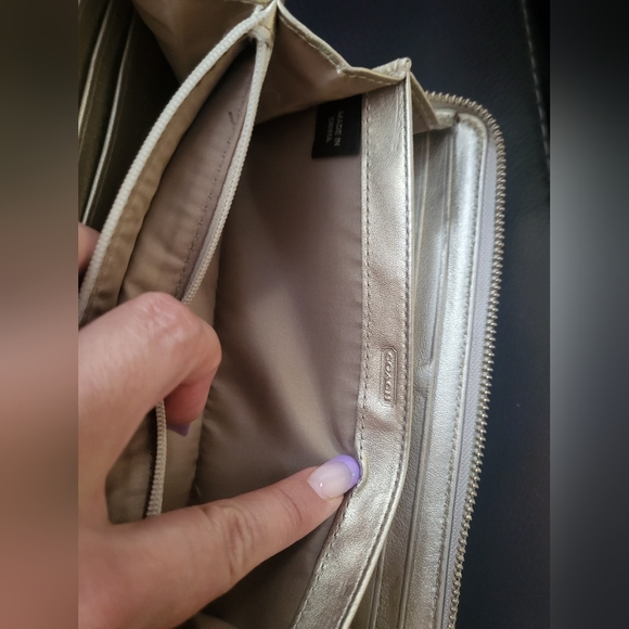 **SOLD**Coach signature zip around Wallet - Picture 6 of 9